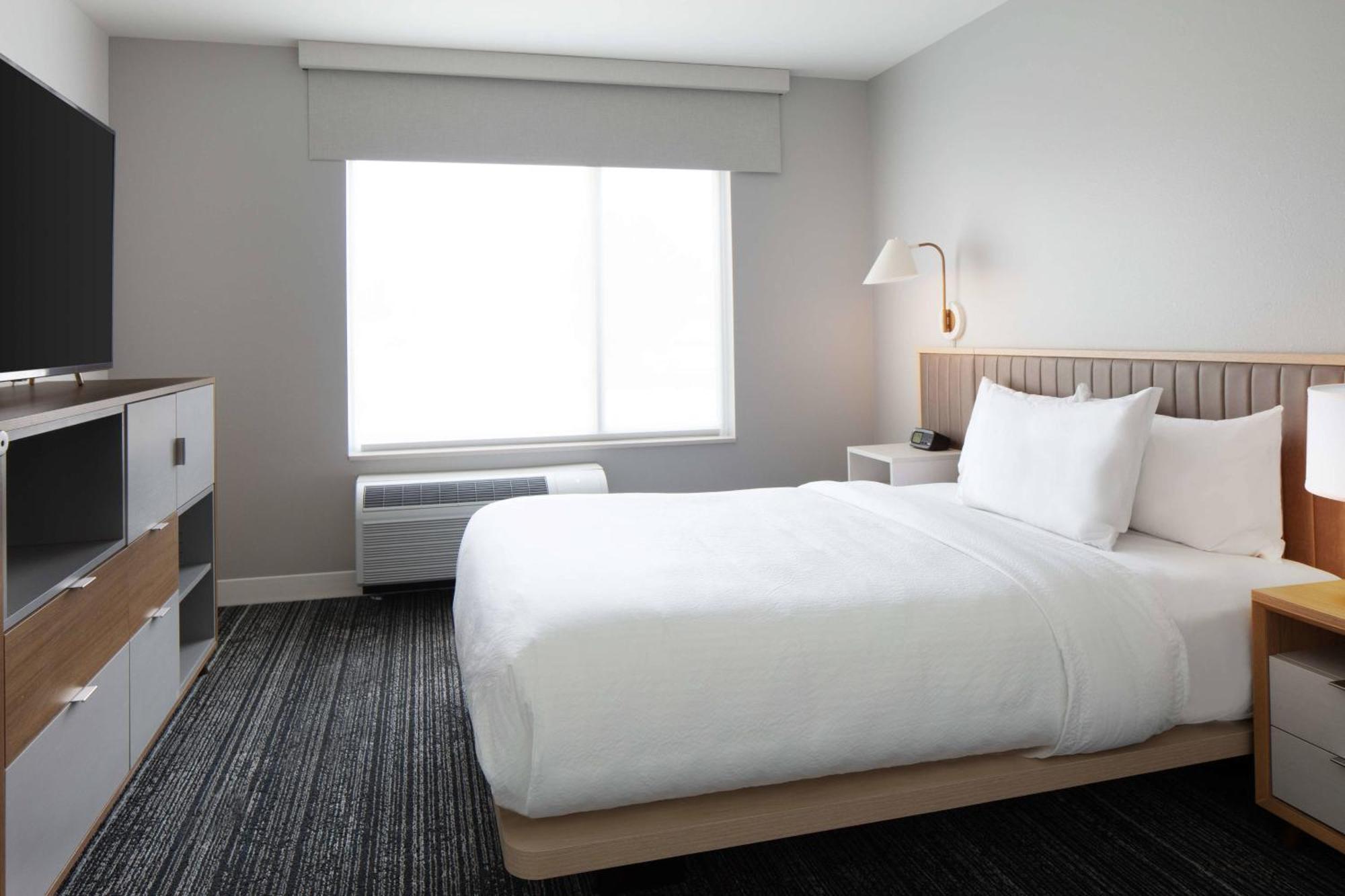 Towneplace Suites By Marriott Milwaukee West Bend Exterior foto